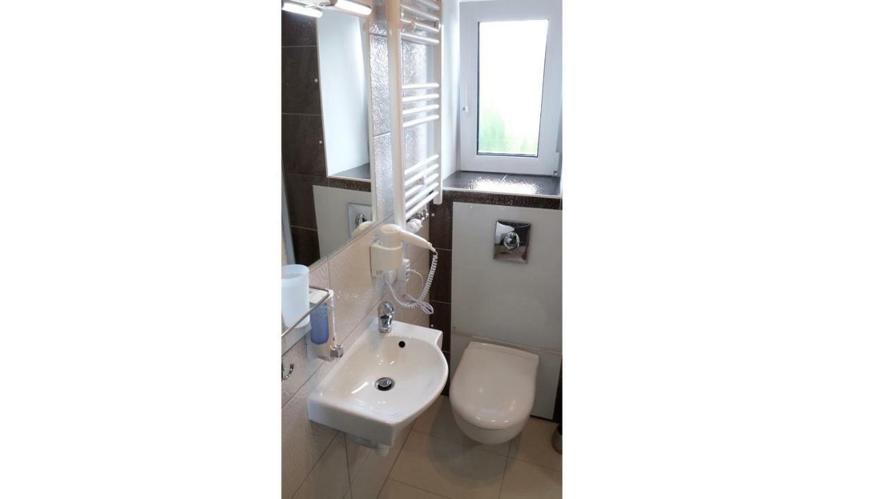 Mueller Residenz Zur S-Bahn Karlsfeld Hotel Ngoại thất bức ảnh
